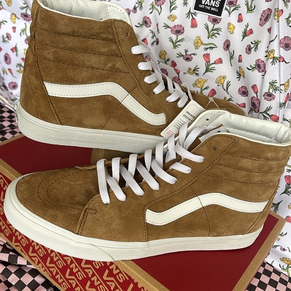 Vans Men’s Sk8-Hi
Pig Suede Tobacco Brown
VN0005U9TBN
Sneakers - Picture 11 of 16